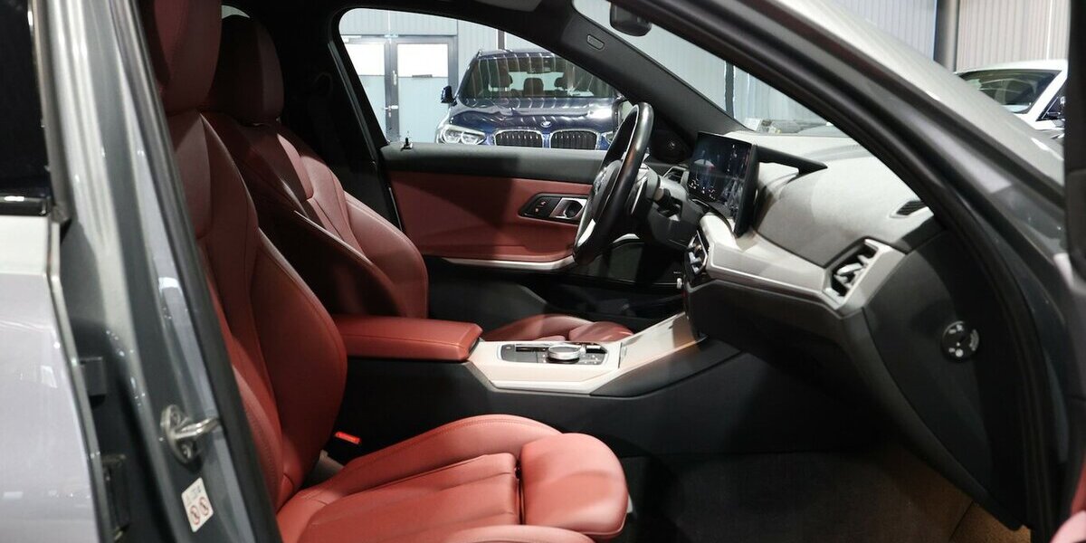 BMW 318d Touring SPORT GREY & RED LEDER,CURVED+HUD 73.000 km 27.555 &euro; Hamm 59077