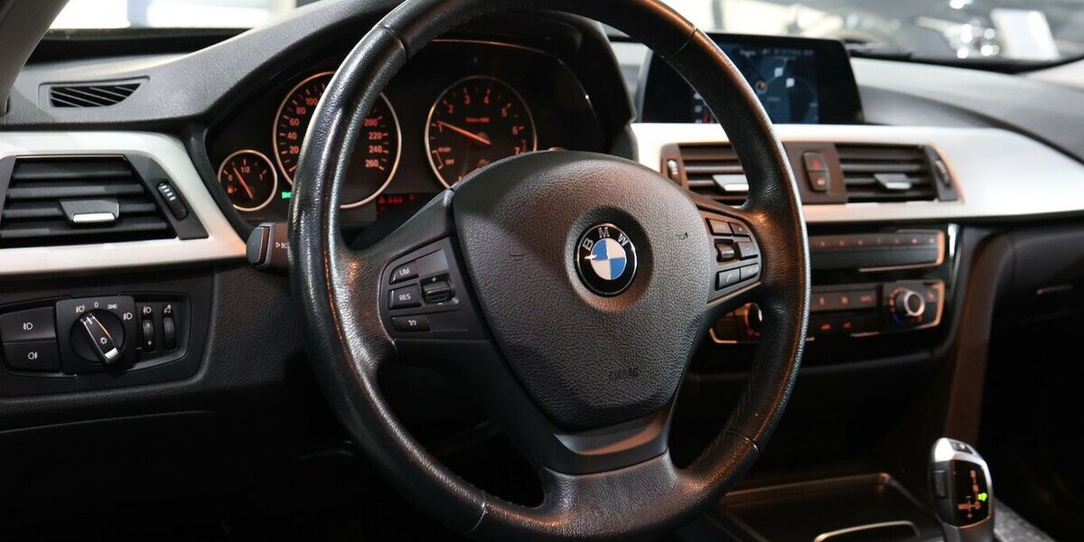 BMW 318i Touring Advantage BUSINESS / LED / NAVI+ 108.000 km 15.600 &euro; Hamm 59077