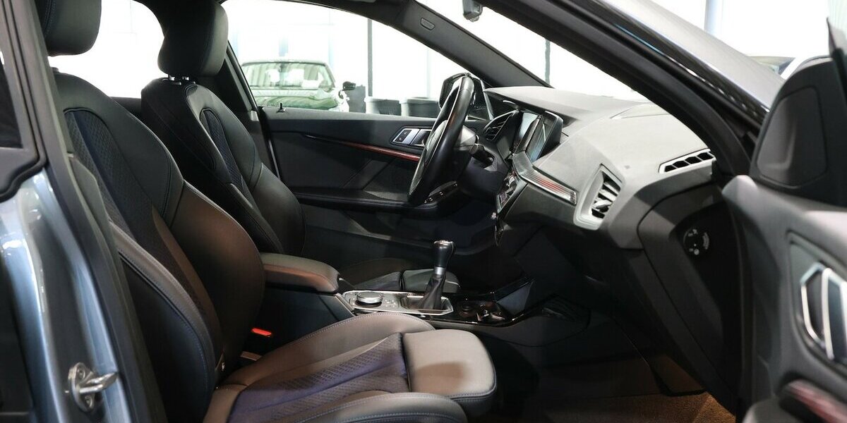 BMW 218 Gran Coupe i M-SPORT SHADOW / LIVE-COCKPIT 39.000 km 23.111 &euro; Hamm 59077