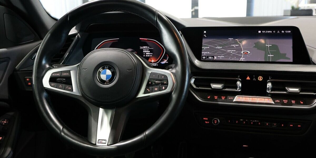 BMW 218 Gran Coupe i M-SPORT SHADOW / LIVE-COCKPIT 39.000 km 23.111 &euro; Hamm 59077