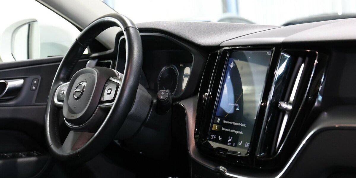 Volvo XC60 D4 MOMENTUM PRO / PANORAMA, MATRIX-LED 130.000 km 26.555 &euro; Hamm 59077