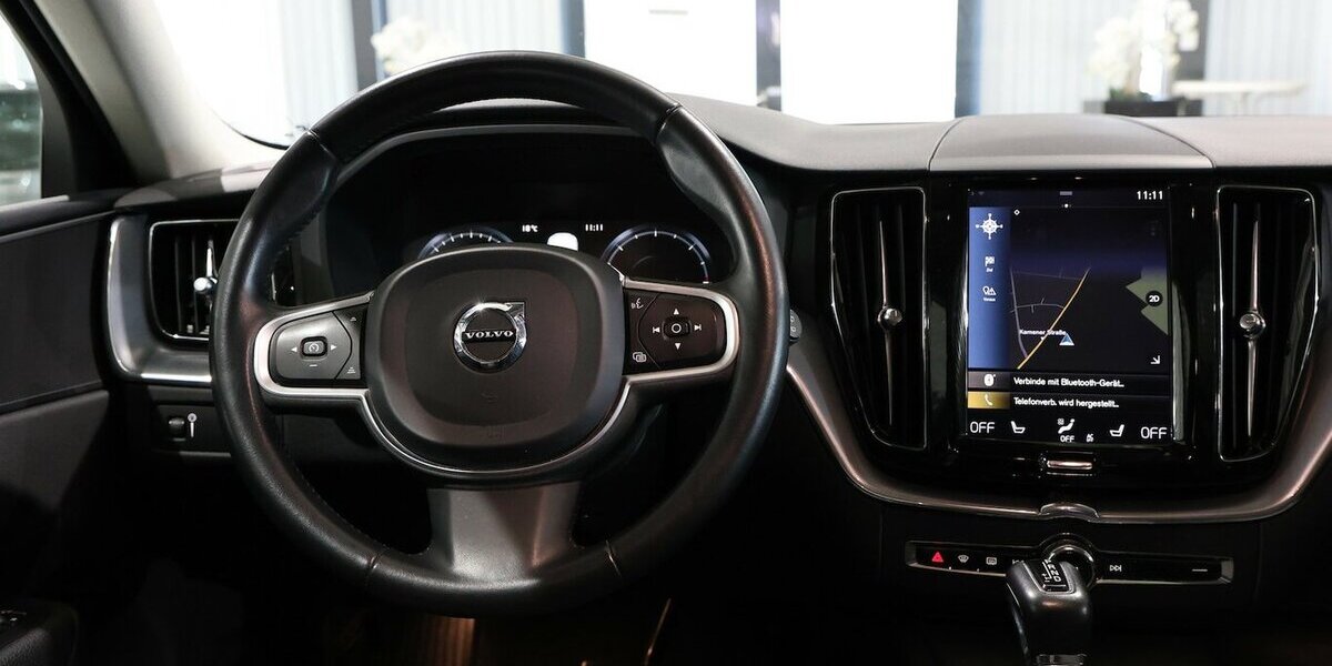 Volvo XC60 D4 MOMENTUM PRO / PANORAMA, MATRIX-LED 130.000 km 26.555 &euro; Hamm 59077