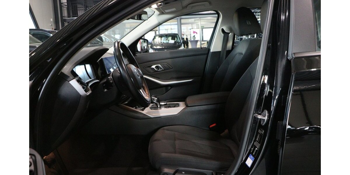 BMW 330d Touring ADVANTAGE / LED / LIVE+NAVI+ 149.000 km 19.999 &euro; Hamm 59077