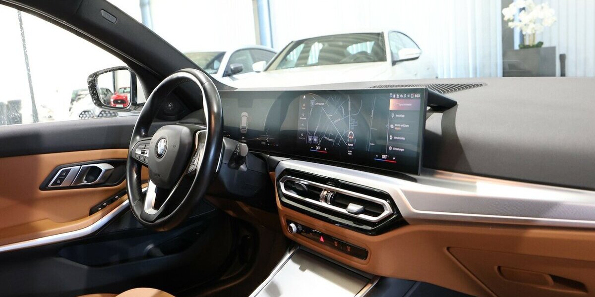 BMW 318d Touring SPORT WHITE & BROWN / CURVED+HUD 114.000 km 26.555 &euro; Hamm 59077