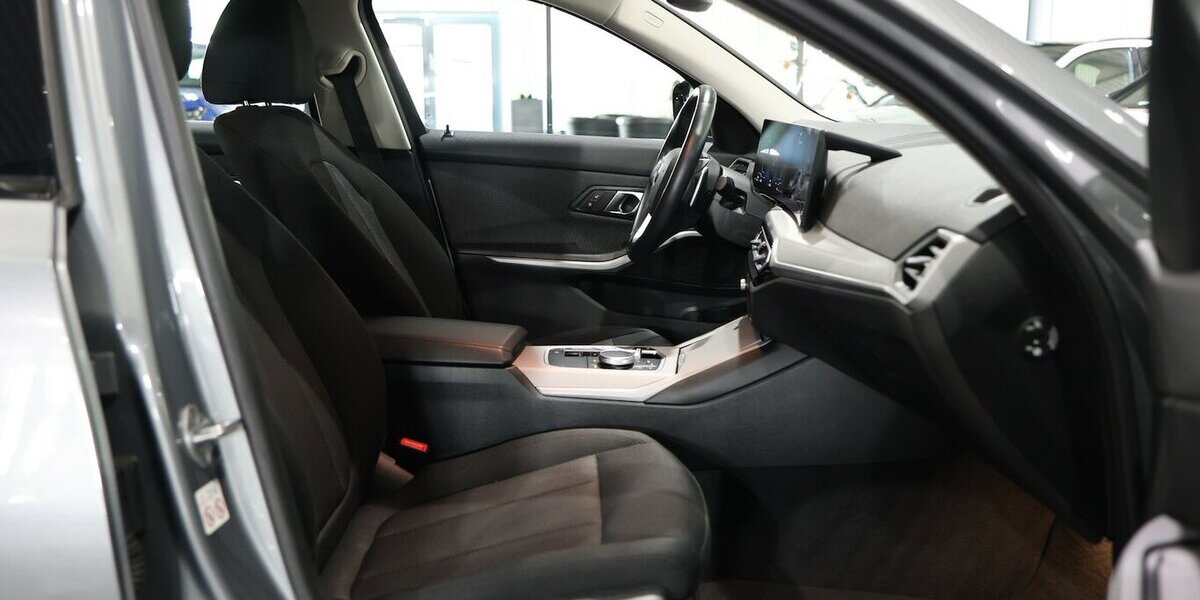 BMW 320d Touring xDrive SPORT SHADOW / GEPFLEGT / 64.000 km 29.993 &euro; Hamm 59077