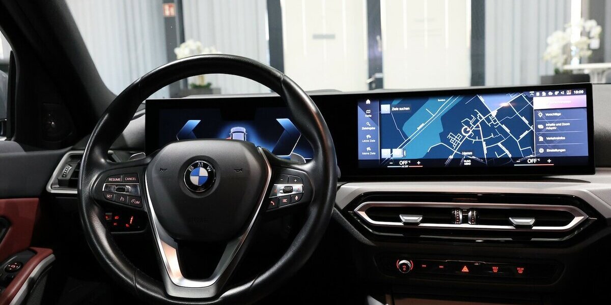 BMW 318d Touring SPORT GREY & RED LEDER,CURVED+HUD 73.000 km 27.555 &euro; Hamm 59077