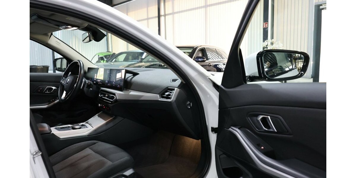 BMW 318d Touring SPORT SHADOW CURVED+NAV+KAMERA,LED 105.000 km 22.555 &euro; Hamm 59077