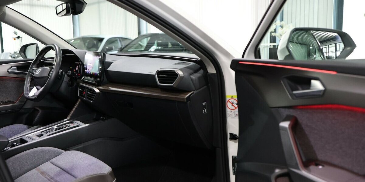 Seat Leon ST 2.0 TDI DSG XCELLENCE / LEDER / ACC+LANE 75.000 km 18.991 &euro; Hamm 59077