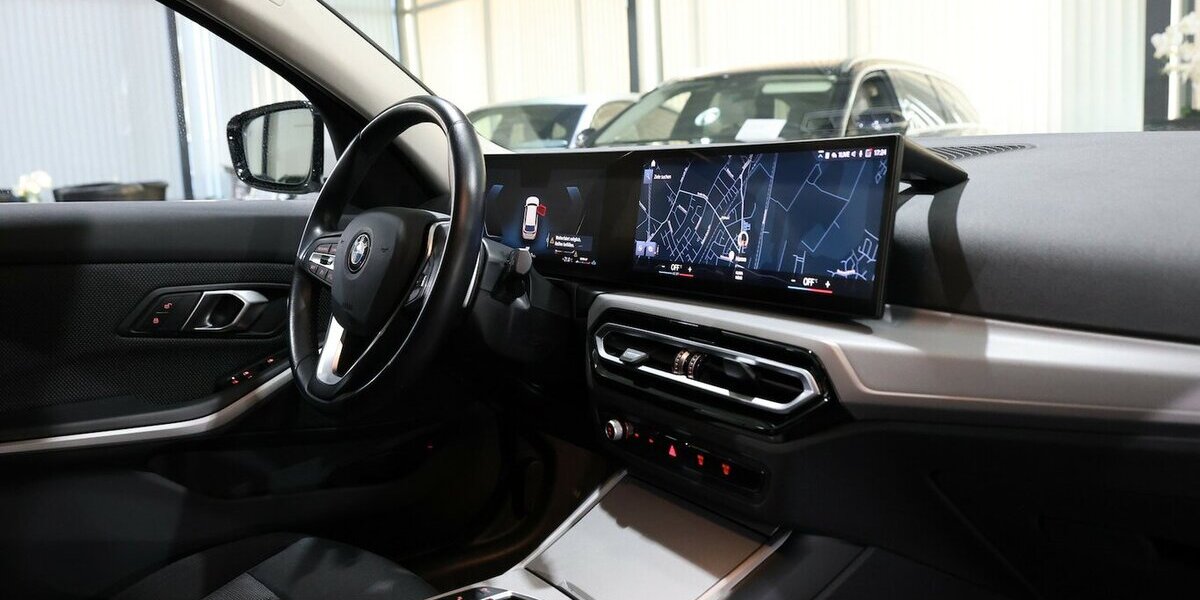 BMW 318d Touring SPORT SHADOW CURVED+NAV+KAMERA,LED 105.000 km 22.555 &euro; Hamm 59077