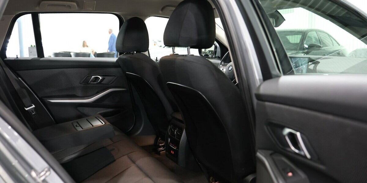 BMW 320d Touring xDrive SPORT SHADOW / GEPFLEGT / 64.000 km 29.993 &euro; Hamm 59077