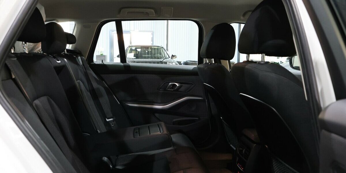 BMW 318d Touring SPORT SHADOW CURVED+NAV+KAMERA,LED 105.000 km 22.555 &euro; Hamm 59077