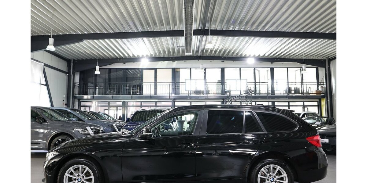 BMW 318i Touring Advantage BUSINESS / LED / NAVI+ 108.000 km 15.600 &euro; Hamm 59077