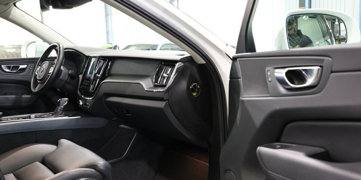 Volvo XC60 D4 MOMENTUM PRO / PANORAMA, MATRIX-LED 130.000 km 26.555 &euro; Hamm 59077