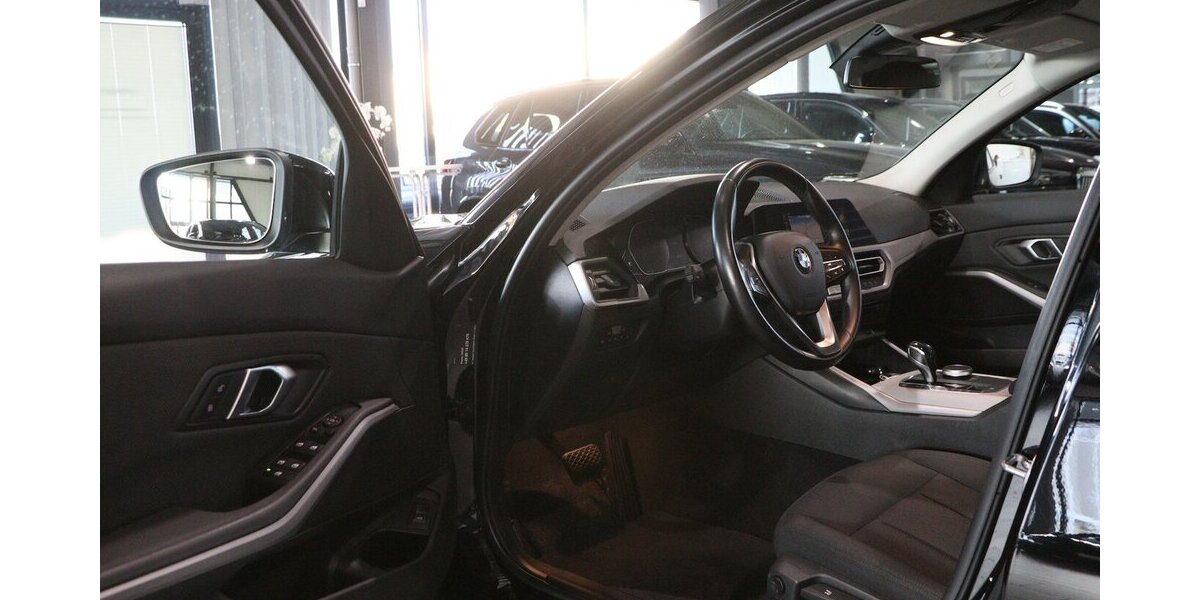 BMW 330d Touring ADVANTAGE / LED / LIVE+NAVI+ 149.000 km 19.999 &euro; Hamm 59077