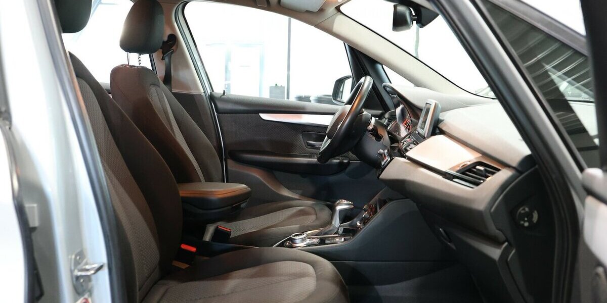 BMW 218 Active Tourer d Advantage LED / NAVI+ / AHK 119.000 km 12.992 &euro; Hamm 59077