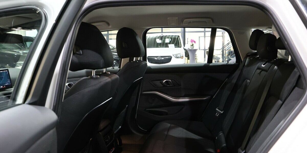 BMW 318d Touring SPORT SHADOW CURVED+NAV+KAMERA,LED 105.000 km 22.555 &euro; Hamm 59077