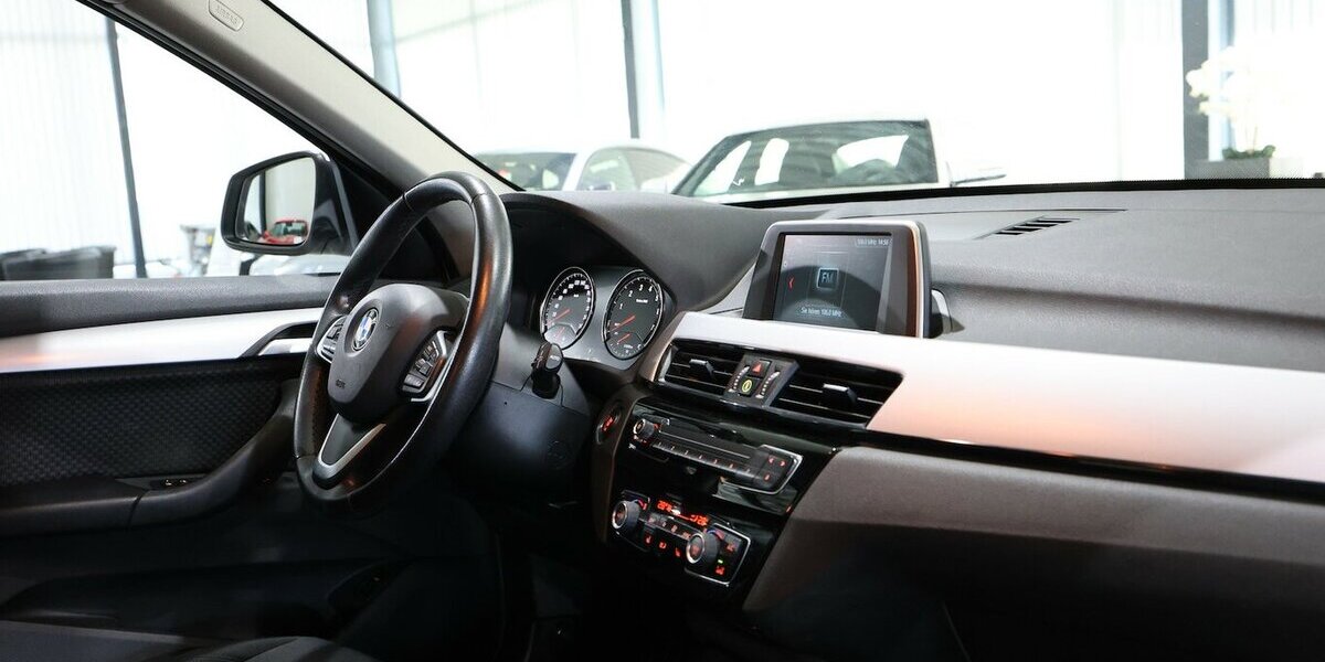 BMW X1 sDrive 18i Advantage WHITE / AUTOMATIK / 89.000 km 17.111 &euro; Hamm 59077