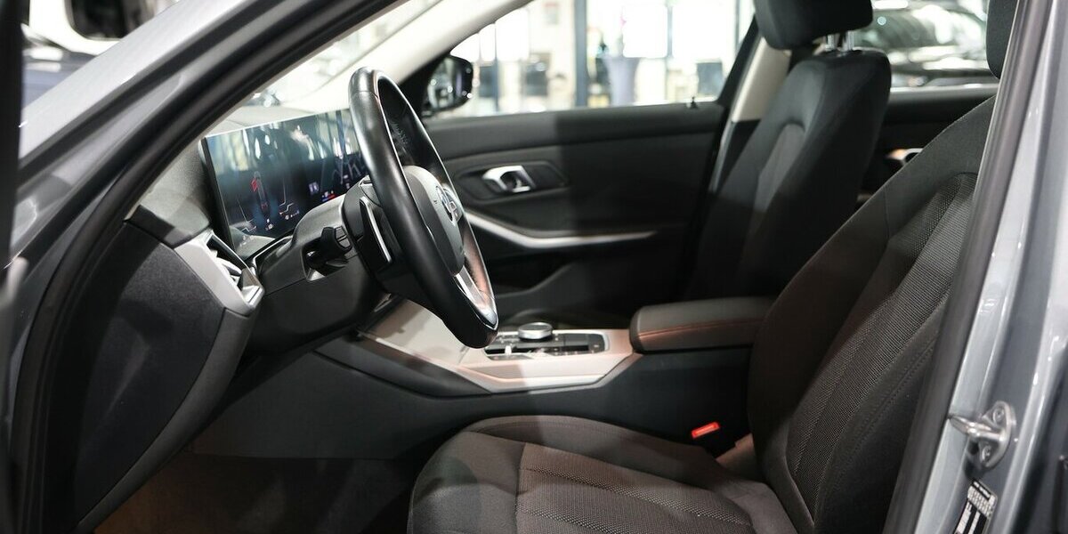 BMW 320d Touring xDrive SPORT SHADOW / GEPFLEGT / 64.000 km 29.993 &euro; Hamm 59077