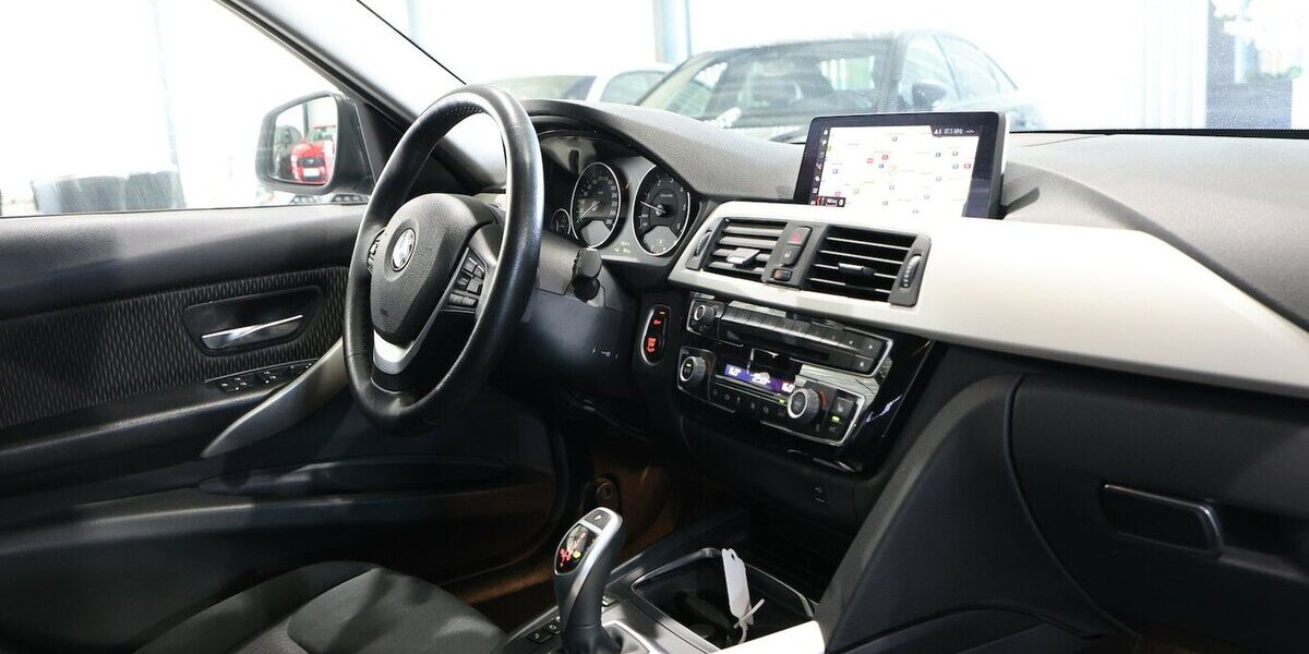 BMW 330d Touring xDrive Advantage / LED, HEAD-UP 227.000 km 13.402 &euro; Hamm 59077