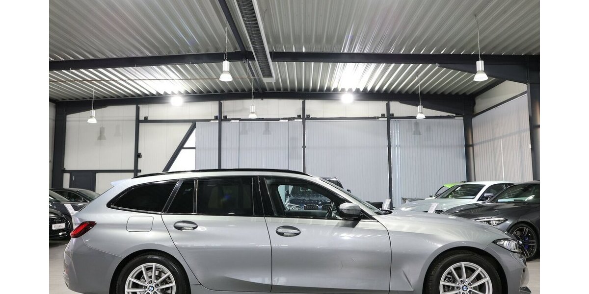 BMW 318d Touring SPORT GREY & RED LEDER,CURVED+HUD 73.000 km 27.555 &euro; Hamm 59077