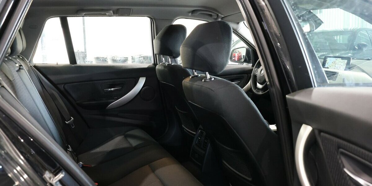 BMW 330d Touring xDrive Advantage / LED, HEAD-UP 227.000 km 13.402 &euro; Hamm 59077