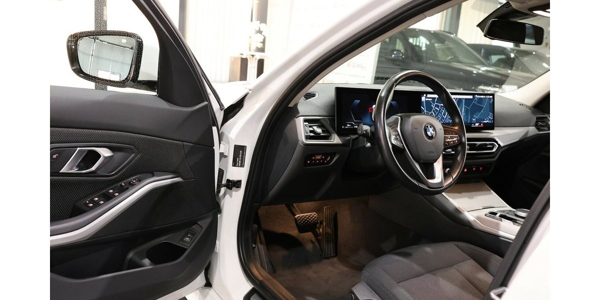 BMW 318d Touring SPORT SHADOW CURVED+NAV+KAMERA,LED 105.000 km 22.555 &euro; Hamm 59077