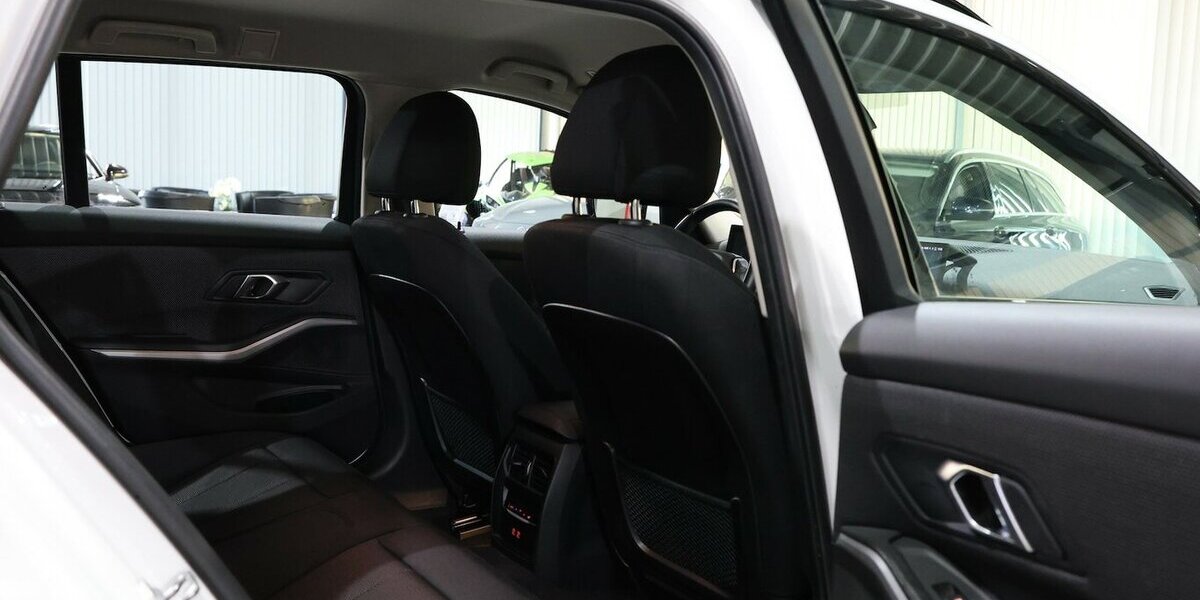 BMW 318d Touring SPORT SHADOW CURVED+NAV+KAMERA,LED 105.000 km 22.555 &euro; Hamm 59077