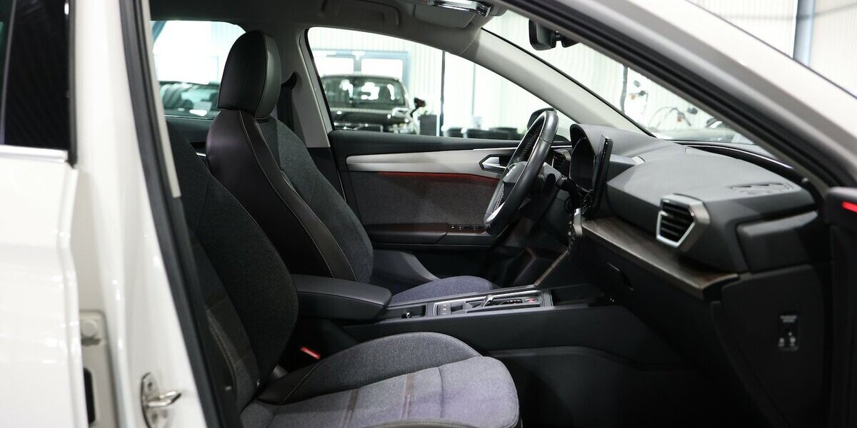 Seat Leon ST 2.0 TDI DSG XCELLENCE / LEDER / ACC+LANE 75.000 km 18.991 &euro; Hamm 59077