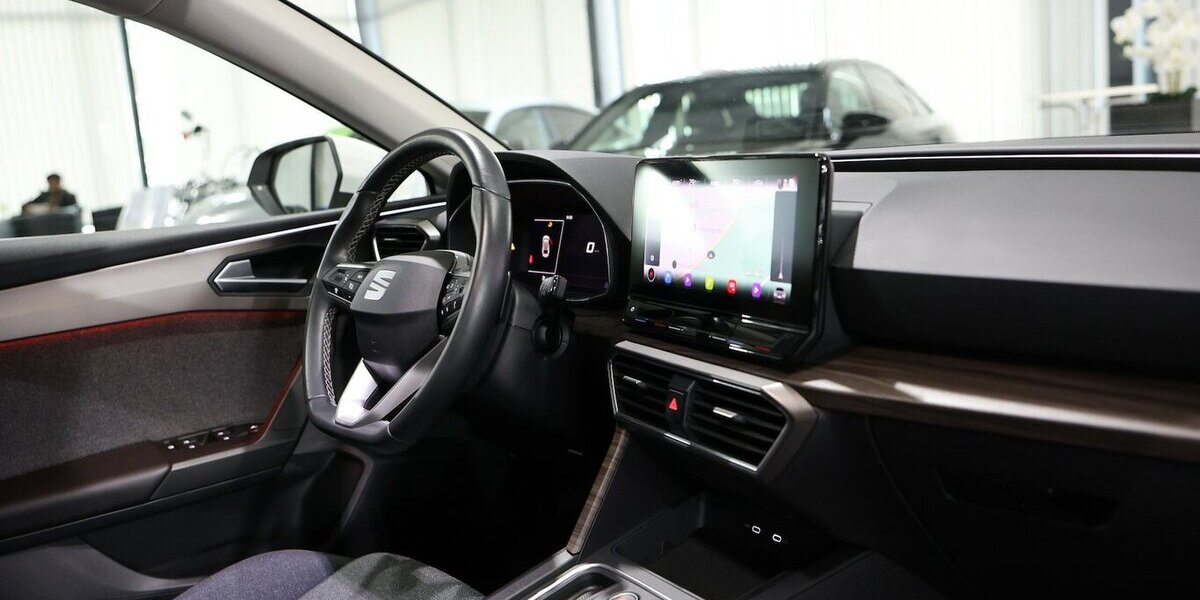 Seat Leon ST 2.0 TDI DSG XCELLENCE / LEDER / ACC+LANE 75.000 km 18.991 &euro; Hamm 59077