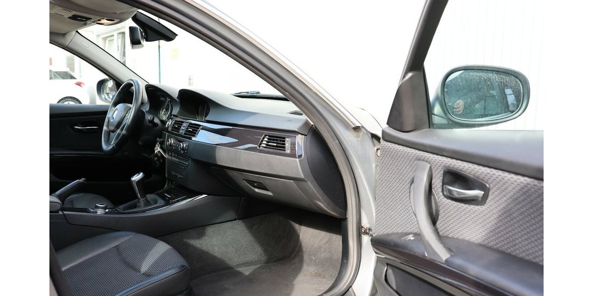 BMW 318d Touring EDITION-LIFESTYLE / PANORAMA 229.000 km 3.802 &euro; Hamm 59077