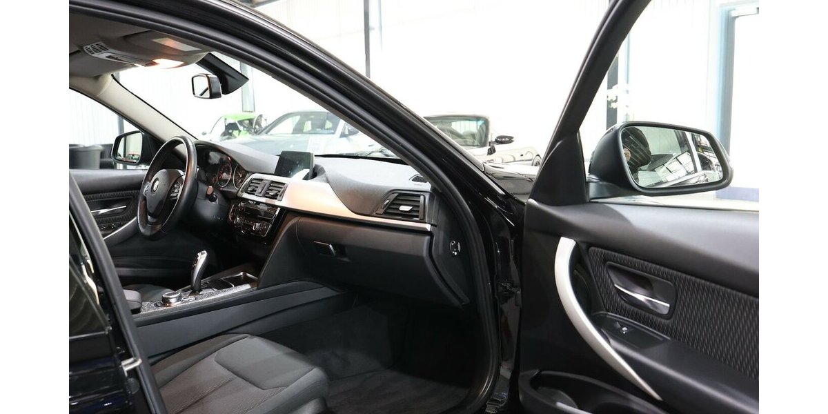 BMW 318i Touring Advantage BUSINESS / LED / NAVI+ 108.000 km 15.600 &euro; Hamm 59077