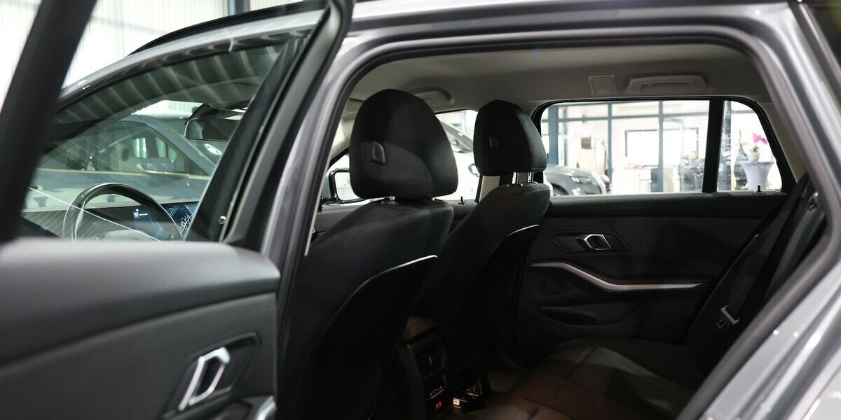 BMW 320d Touring xDrive SPORT SHADOW / GEPFLEGT / 64.000 km 29.993 &euro; Hamm 59077