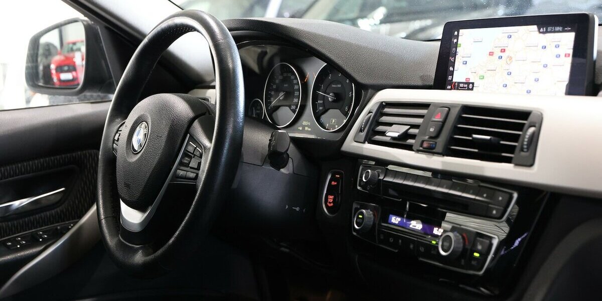 BMW 330d Touring xDrive Advantage / LED, HEAD-UP 227.000 km 13.402 &euro; Hamm 59077
