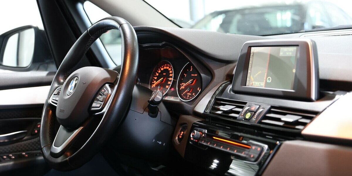 BMW 218 Active Tourer d Advantage LED / NAVI+ / AHK 119.000 km 12.992 &euro; Hamm 59077