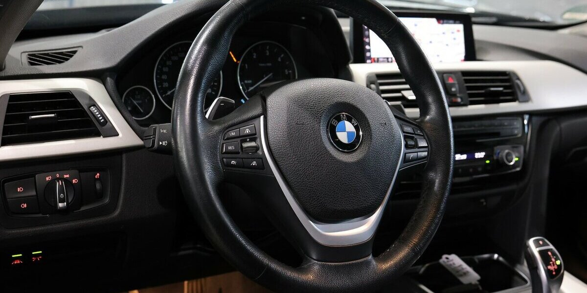 BMW 330d Touring xDrive Advantage / LED, HEAD-UP 227.000 km 13.402 &euro; Hamm 59077