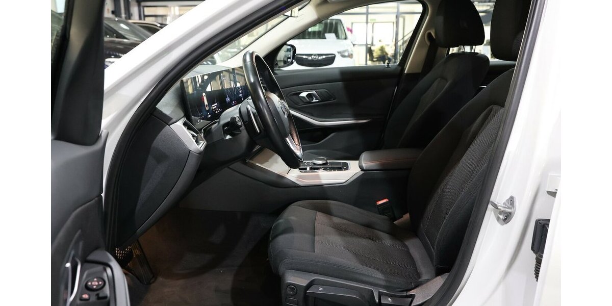 BMW 318d Touring SPORT SHADOW CURVED+NAV+KAMERA,LED 105.000 km 22.555 &euro; Hamm 59077