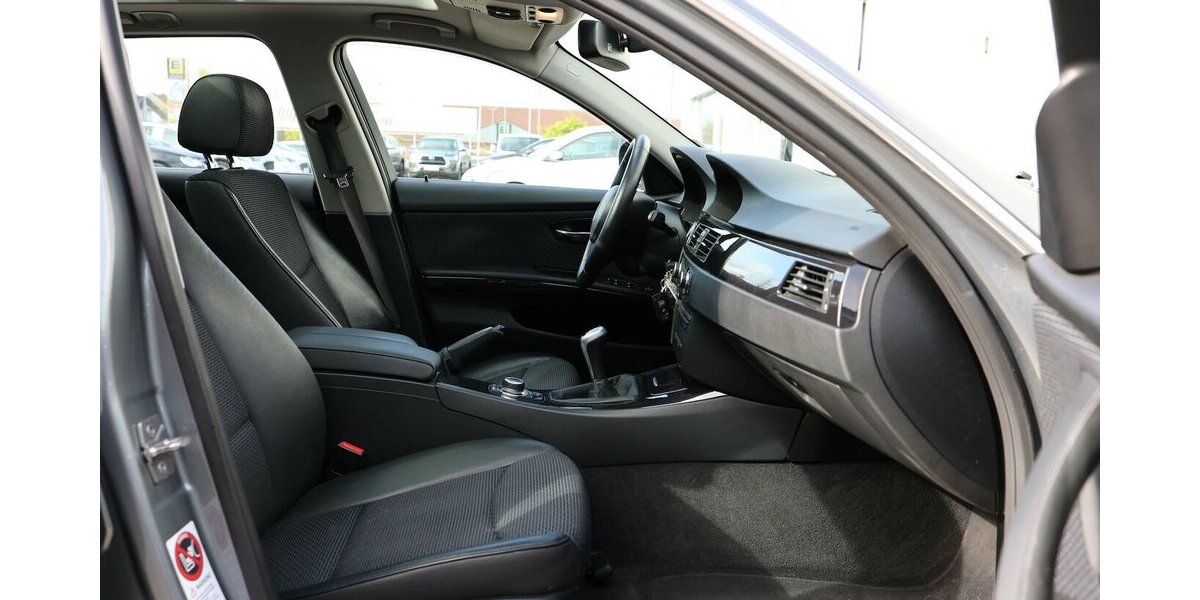 BMW 318d Touring EDITION-LIFESTYLE / PANORAMA 229.000 km 3.802 &euro; Hamm 59077