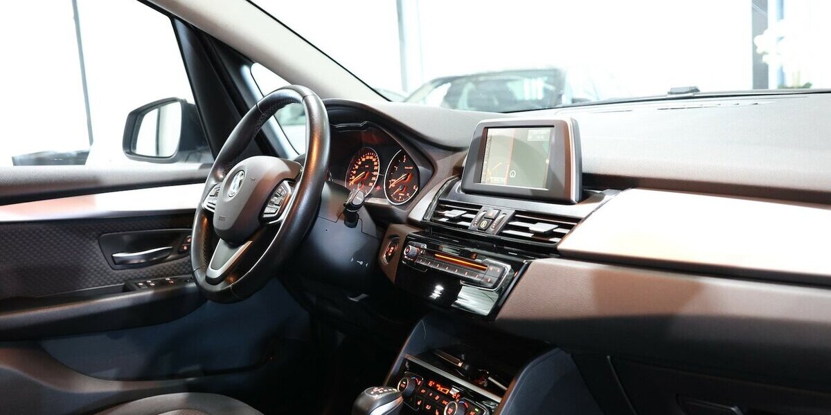 BMW 218 Active Tourer d Advantage LED / NAVI+ / AHK 119.000 km 12.992 &euro; Hamm 59077