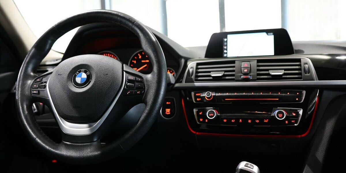 BMW 320d Touring Advantage BUSINESS 1.HAND / LED 105.000 km 18.993 &euro; Hamm 59077