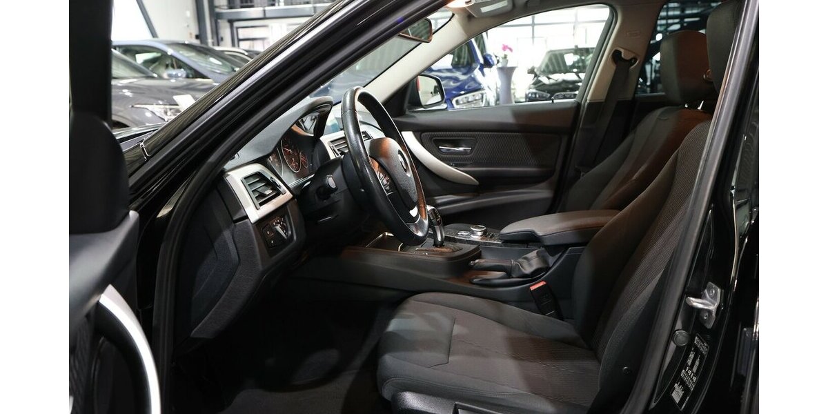 BMW 318i Touring Advantage BUSINESS / LED / NAVI+ 108.000 km 15.600 &euro; Hamm 59077
