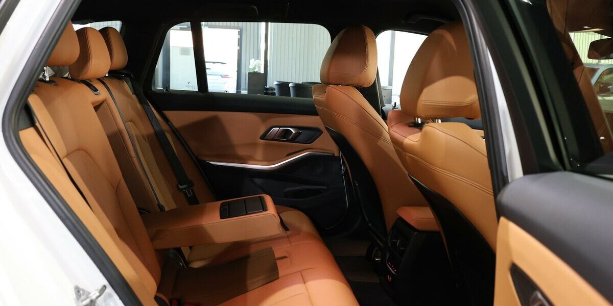 BMW 318d Touring SPORT WHITE & BROWN / CURCED, LED 100.000 km 25.883 &euro; Hamm 59077