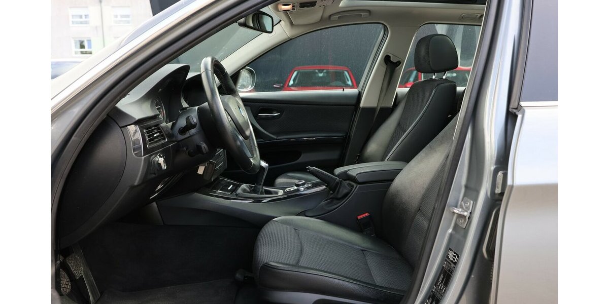 BMW 318d Touring EDITION-LIFESTYLE / PANORAMA 229.000 km 3.802 &euro; Hamm 59077