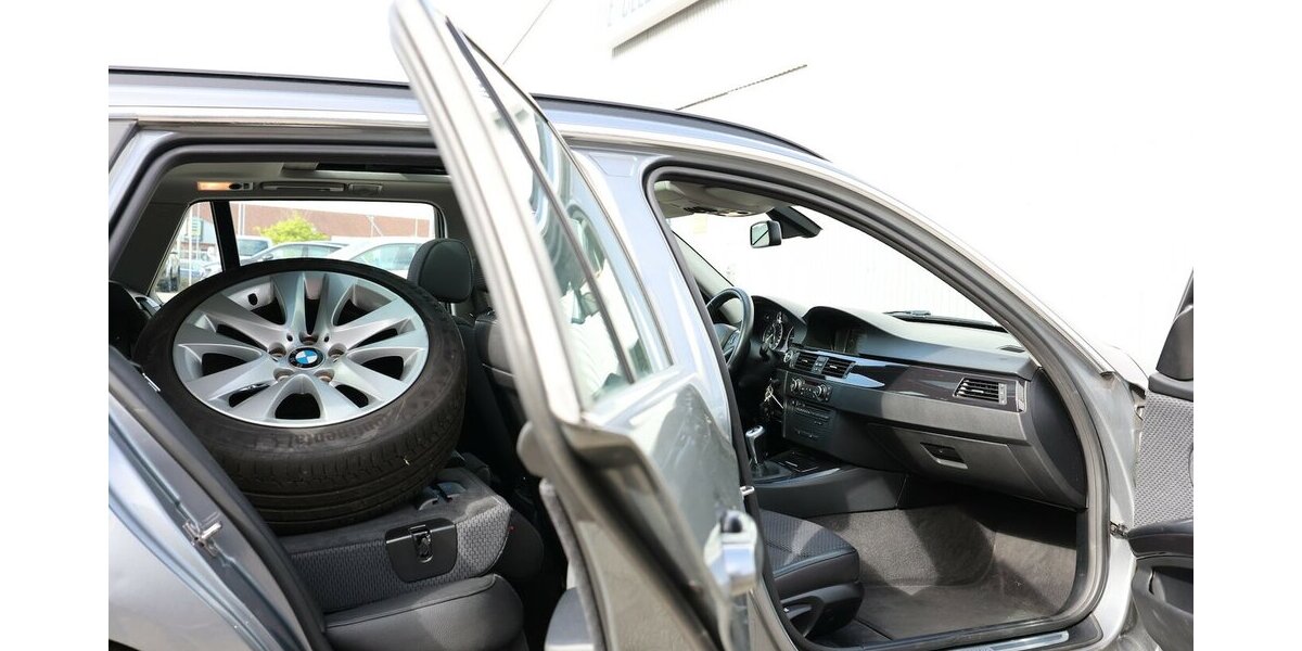 BMW 318d Touring EDITION-LIFESTYLE / PANORAMA 229.000 km 3.802 &euro; Hamm 59077