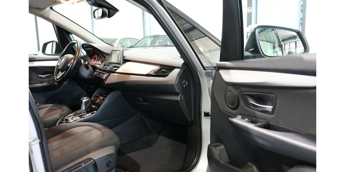 BMW 218 Active Tourer d Advantage LED / NAVI+ / AHK 119.000 km 12.992 &euro; Hamm 59077