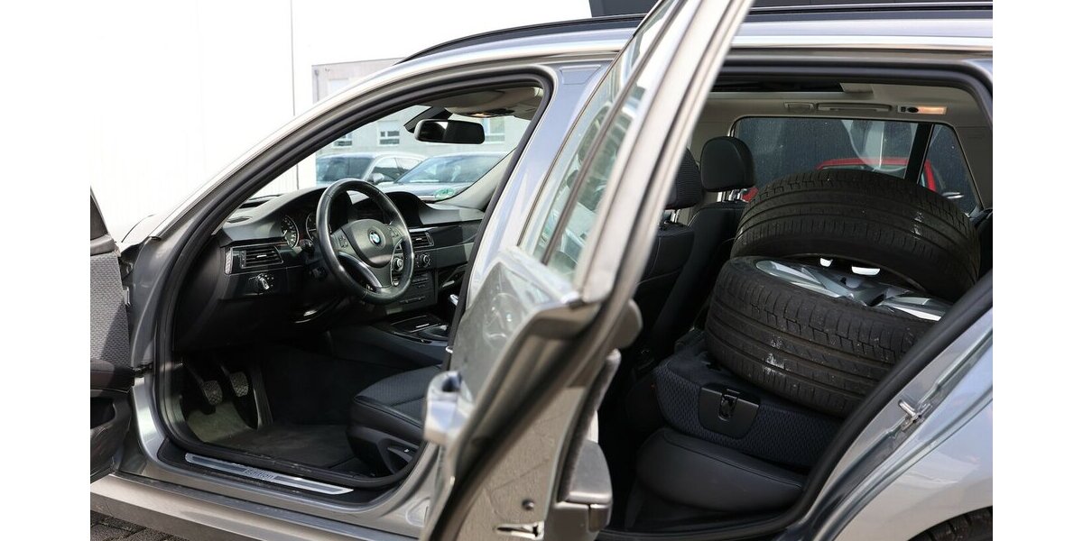 BMW 318d Touring EDITION-LIFESTYLE / PANORAMA 229.000 km 3.802 &euro; Hamm 59077