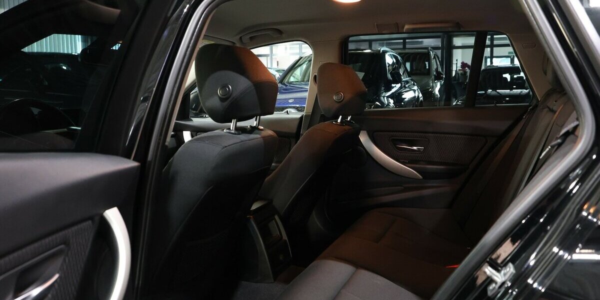BMW 318i Touring Advantage BUSINESS / LED / NAVI+ 108.000 km 15.600 &euro; Hamm 59077