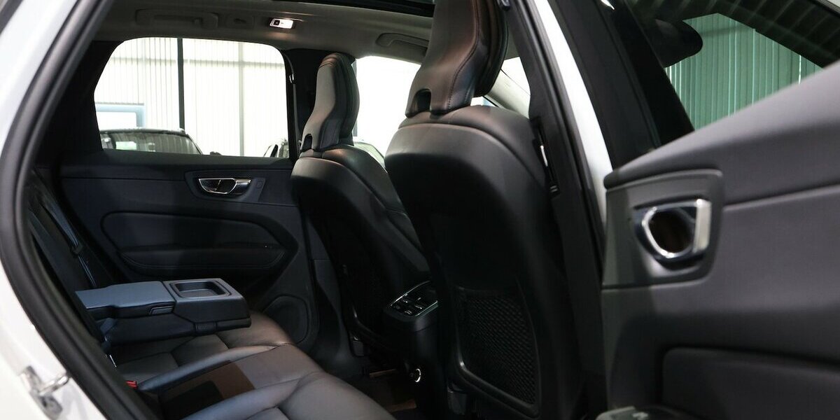 Volvo XC60 D4 MOMENTUM PRO / PANORAMA, MATRIX-LED 130.000 km 26.555 &euro; Hamm 59077