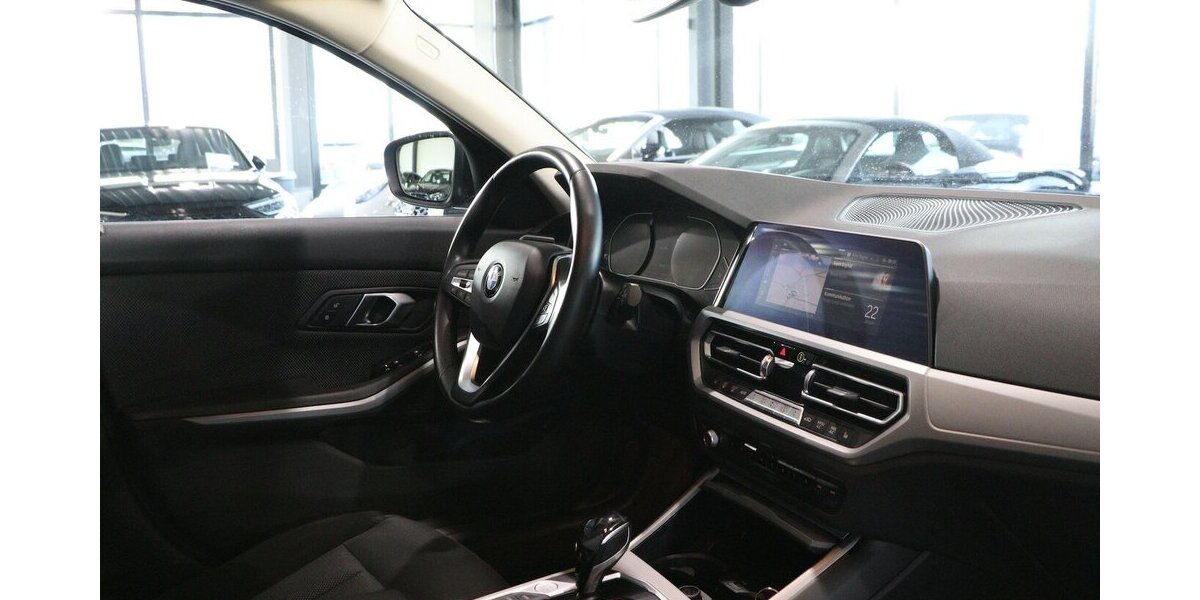 BMW 330d Touring ADVANTAGE / LED / LIVE+NAVI+ 149.000 km 19.999 &euro; Hamm 59077