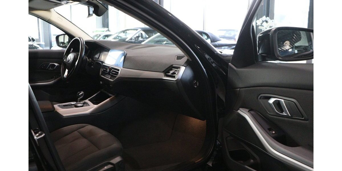 BMW 330d Touring ADVANTAGE / LED / LIVE+NAVI+ 149.000 km 19.999 &euro; Hamm 59077