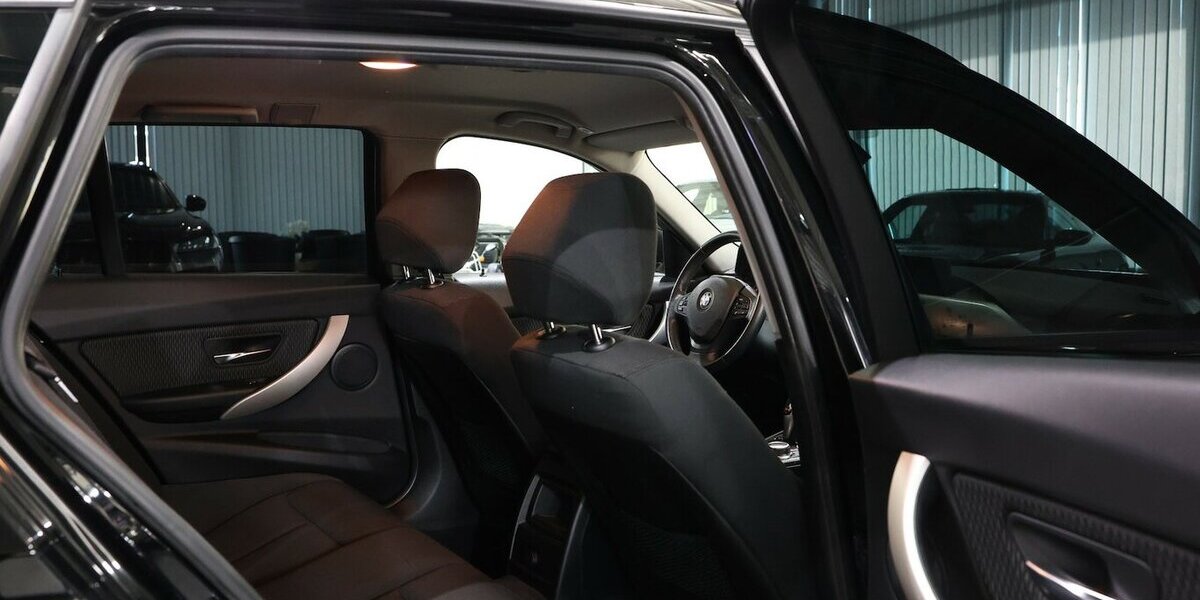 BMW 318i Touring Advantage BUSINESS / LED / NAVI+ 108.000 km 15.600 &euro; Hamm 59077